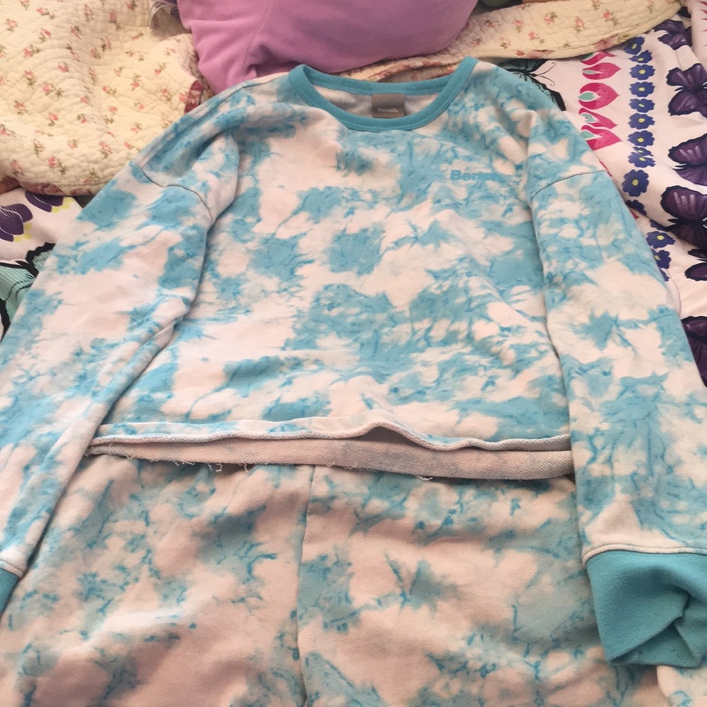 I am selling a matching set of shorts and a long sleeve shirt from the bench
